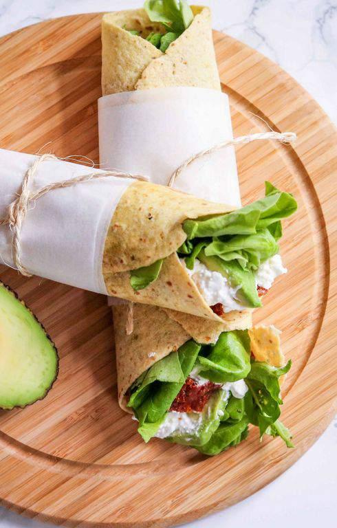 COTTAGE CHEESE, AVOCADO & SUNDRIED TOMATO BREAKFAST WRAP Serves: 4 Cook: 0 mins 365 kcals 21g Fats 31g Carbs 14g Protein 14 oz. (400g) cottage cheese 2 avocados, stone removed 4 medium corn wraps 3.