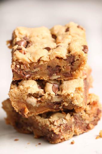 CONGO BARS RECIPE D E S S E R T Serves: 20 Prep Time: 15 Minutes Cook Time: 30 Minutes 2 3/4 cup flour 2 1/2 teaspoons baking powder 1/2 teaspoon salt 2/3 cup butter (softened) 2 cups brown sugar 3