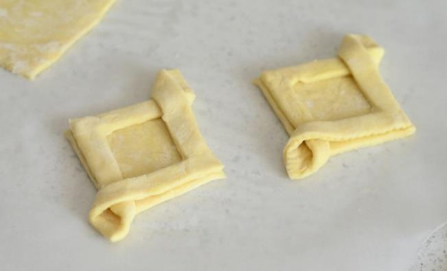 1. Puff Pastry 1. Scale 1# of dough 2. Allow dough to come to room temperature 3. Use dough to create six 5 Vol au Vants (A) a. Products may be egg washed and sugared if desired 4.