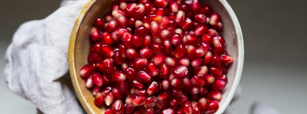 Pomegranate 1 ingredient 5 minutes 2 servings 1. Slice the top off the pomegranate and score the sides with a knife. 1 Pomegranate 2.