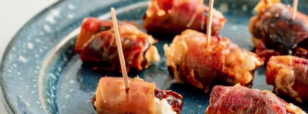 Prosciutto Wrapped Dates with Goat Cheese 6 ingredients 40 minutes 8 servings 1. Preheat oven to 350ºF (177ºC) and line a baking tray with parchment paper. 2.