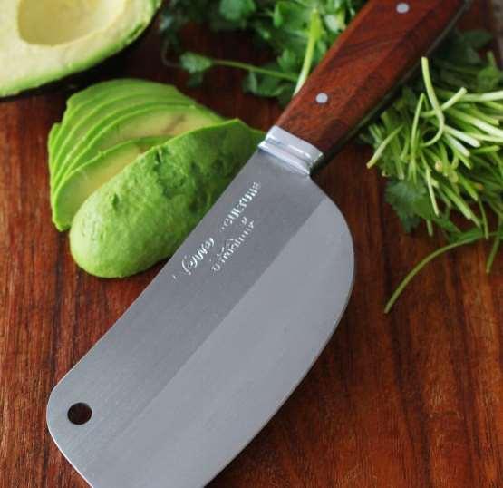 00 A medium-weight cleaver, this jack-of-alltrades
