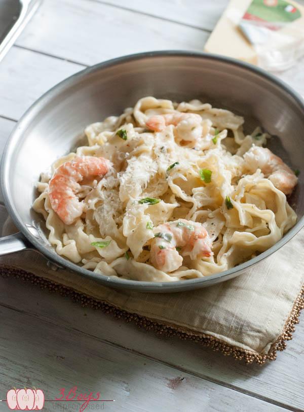 Now that all my dirty food laundry is aired I guess we can get back to this creamy and delish pasta that could be served up for any occasion, including