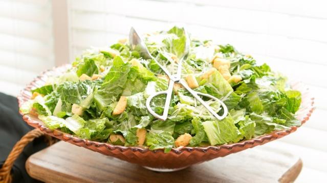 Dinner Buffet Menu Fresh Salad {Select 1 Salad} Standard Salads Garden Salad Blend of Greens, Olives, Tomatoes, Cucumbers, Carrots, & homemade Croutons Garden Ranch & Italian Dressings Caesar Salad