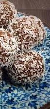 Jarna and Pipe s Peppermint Bliss Balls (vegan mother and daughter team recipe) 12 medjool dates 1 cup almond meal ½ cup shredded coconut plus 1/3 cup for rolling 1/3 cup coconut oil 1/3 cup cacao