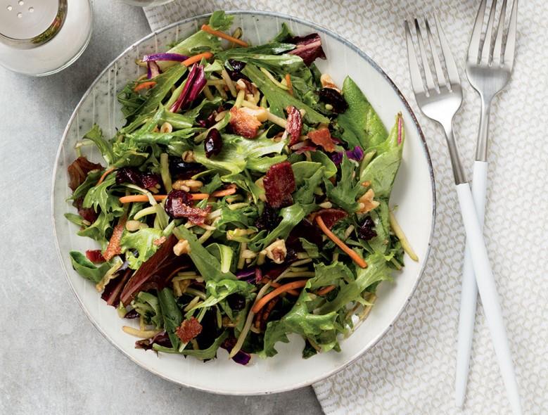 Mixed Greens with Bacon, Cranberries & Walnuts SALAD 2 slices of bacon, cut into 1-inch pieces ¼ cup chopped walnuts 1 (10-oz) bag spring lettuce mix 6 oz broccoli slaw mix 2 Tbsp dried cranberries
