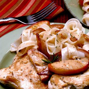 Chicken with Gorgonzola Cider Sauce Notta Pasta tossed with this flavorful cider cheese sauce, coupled with chicken and apples, make an easy but hearty autumn entrée.