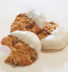 Raisin Oatmeal Frost Bite Cookies Peggy Wedge Ingredients 3/4 cup Sun-Maid Natural Raisins 3 tablespoons orange juice 1/2 cup softened butter or margarine 3/4 cup sugar 1 large egg 2 teaspoons grated