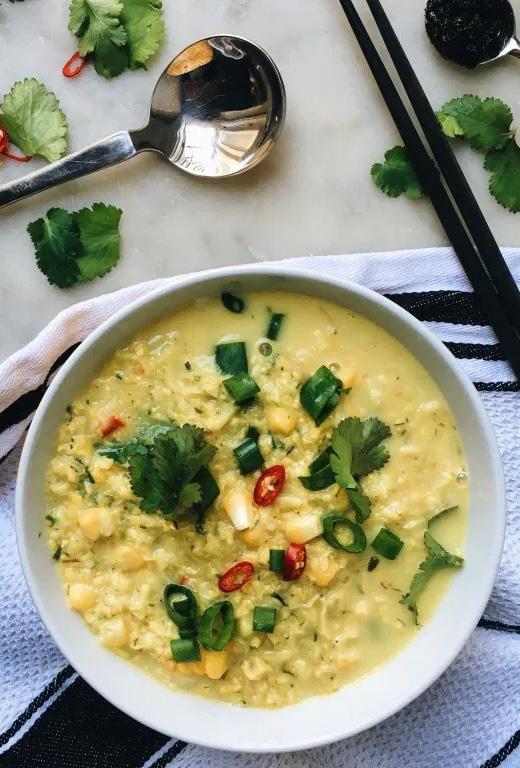 Spicy Sweet Corn Noodle Soup Ingredients 3 ears of corn cobs 4 cups vegetable stock 1 T coconut oil 1 cup green onions, diced ¼ cup cilantro stalks, diced 1 T fresh ginger, grated 2 t miso paste 2