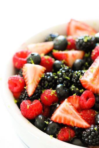 FRESH BERRY SALAD S I D E D I S H Serves: 8-10 Prep Time: 30 Minutes Cook Time: 2 cups strawberries, quartered 1 1/2 cups blueberries 1 1/2 cups blackberries 1 1/2 cups raspberries 1 Tablespoon apple