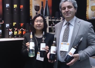 chain in Thailand. Mr Rafael Ray Cardenas CEO of Hand Crafted Spirits, USA We participated in Wine & Gourmet JAPAN 2013.