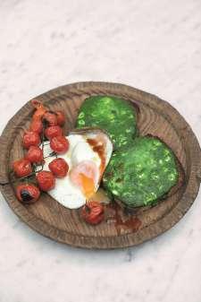 Serves 2 Total time: 25 minutes 160g ripe cherry tomatoes, on the vine 4 thin slices of wholemeal bread (35g each) 3 large free range eggs 1 x 15g slice of higher-welfare smoked ham 80g baby spinach