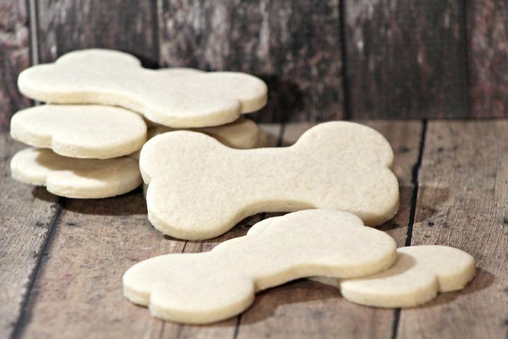 Limited-Ingredient Hypoallergenic Treats Ingredients 1 ¼ C Rice Flour 3 TBSP Coconut Oil ½ tsp Salt 1/3 C Water Directions Preheat oven to 325 and line a cookie sheet with parchment paper.