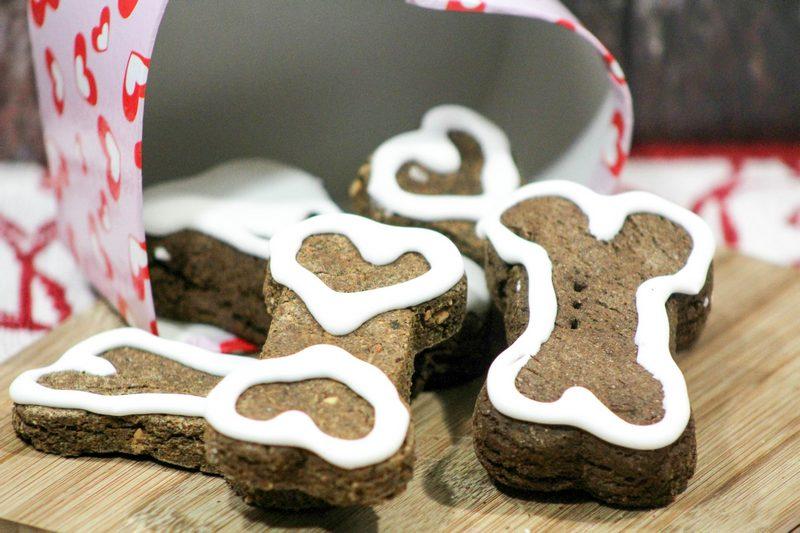 Valentine s Day Love Biscuits Treat Ingredients: 1 C whole wheat flour 1 C oats 1/2 to 1 C beef broth 1/4 C creamy peanut butter Dog bone cookie cutter Frosting Ingredients: 1 1/2 packs (12 oz)