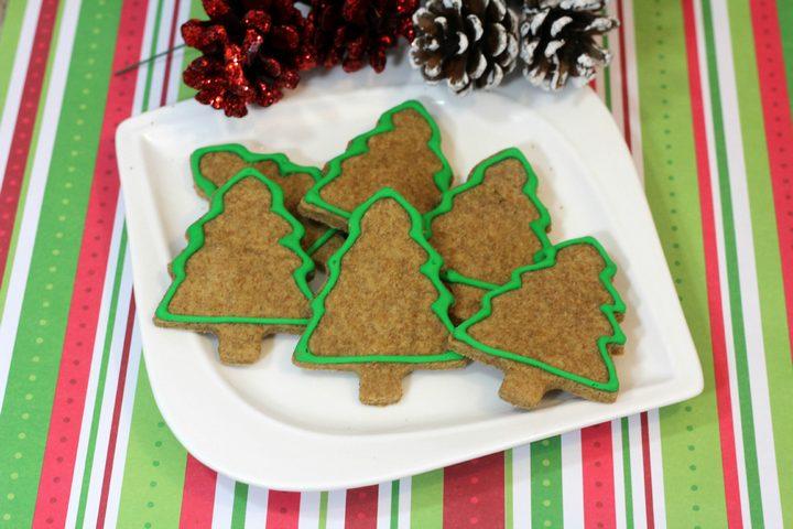Holiday Dog Treats Recipe: Christmas Trees Ingredients: 2 C wheat flour 1/2 tsp baking powder 1/2 C creamy peanut butter 1 C skim milk Icing Ingredients: 1 1/2 tsp meringue powder 1/2 C powdered