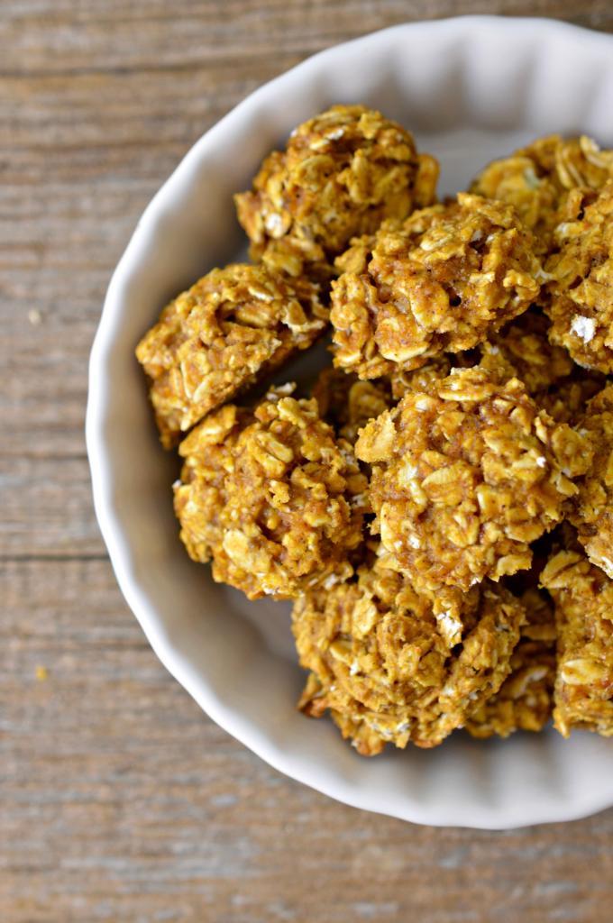 Pumpkin & Oats Treat Ingredients: 1 Banana 3 Tablespoons Pumpkin Puree 1 Egg ¼ cup Rolled Oats 1 ½ cups Garbanzo Bean Flour Directions: Preheat oven to 350.