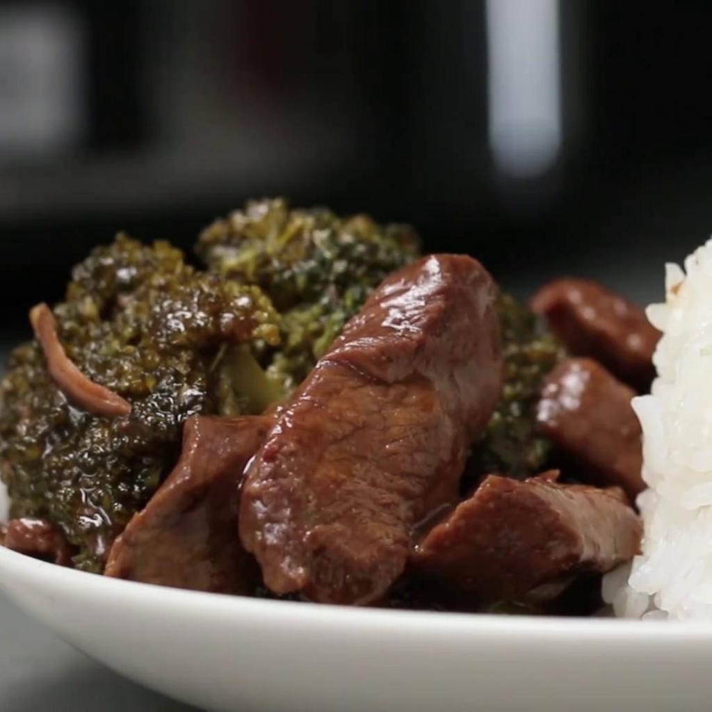 Slow Cooker Beef & Broccoli for 4 servings 2 lb sirloin steak, or boneless beef chuck roast, sliced thin (905 g) 1 cup beef broth (240 ml) ½ cup low sodium soy sauce (120 ml) ¼ cup brown sugar (55 g)