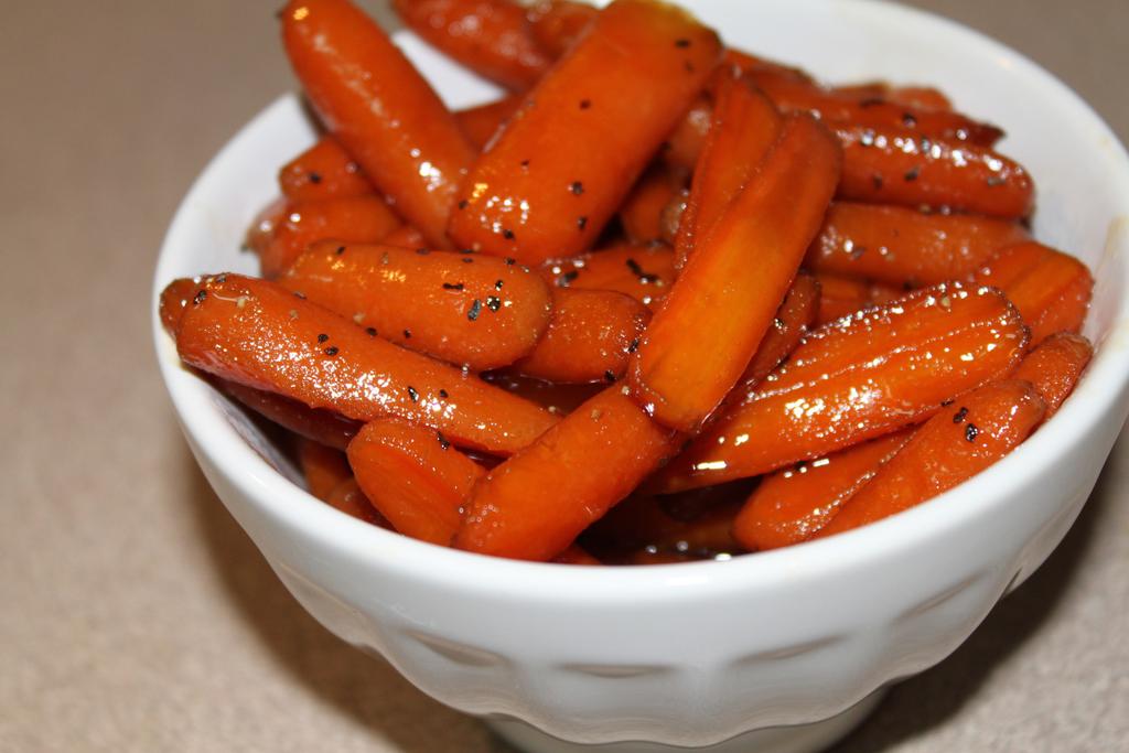 SAUTEED CARROTS w/ Brown Sugar 16 ounces baby carrots 2 tablespoons butter 1/3 cup brown sugar, packed 1 cup water salt and pepper to taste In a medium saucepan, combine the baby carrots with