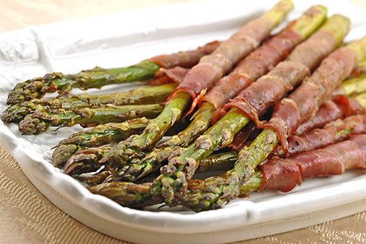SAUTEED ASPARAGUS WRAPPED w/ Prosciutto 2 pounds aparagus (about 40 stalks), trimmed 2 tablespoons olive oil salt and freshly ground black pepper 18 paper-thin slices prosciutto, halved lengthwise